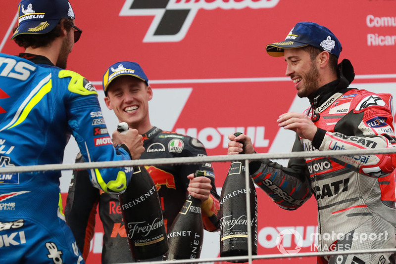 Подіум: друге місце Алекс Рінс, Team Suzuki MotoGP, переможець гонки Андреа Довіціозо, Ducati Team, третє місце Пол Еспаргаро, Red Bull KTM Factory Racing