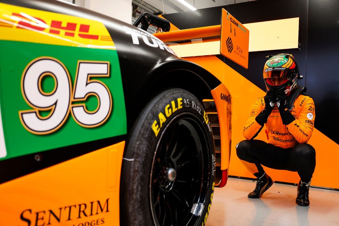 #95 United Autosports Mclaren 720S LMGT3 Evo: Darren Leung, Sean Gelael, Marino Sato