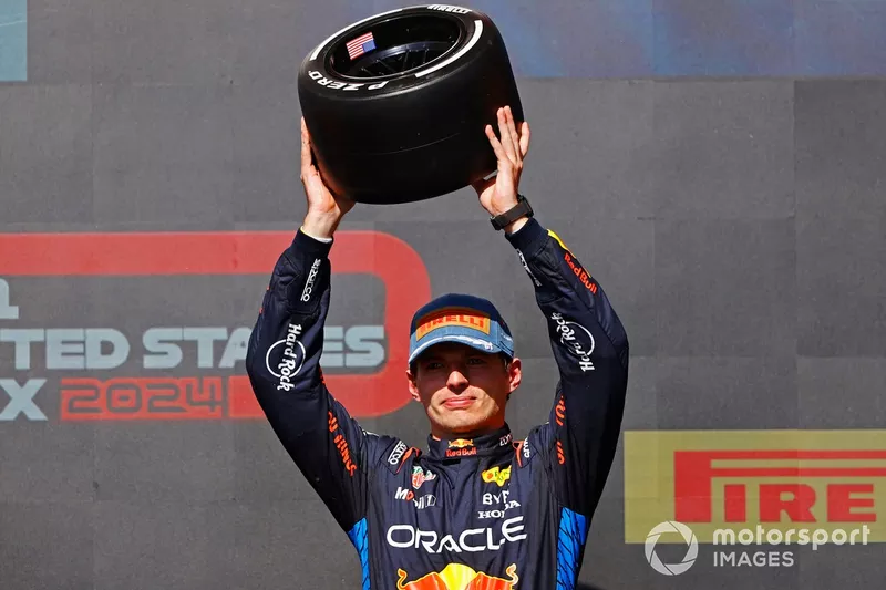 Max Verstappen, Red Bull Racing, 3rd position, lifts his trophy