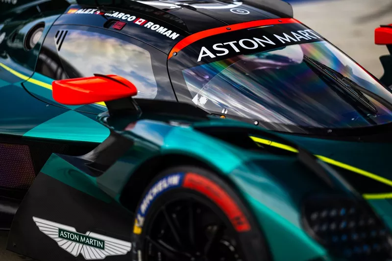 #009 Aston Martin Thor Team Aston Martin Valkyrie : Alex Riberas, Marco Sorensen, Roman De Angelis