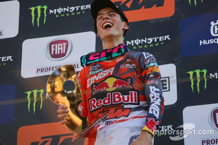 Prado celebra su victoria en Italia en el podio