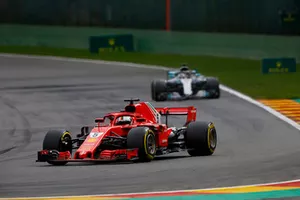 Sebastian Vettel, Ferrari SF71H, Lewis Hamilton, Mercedes AMG F1 W09