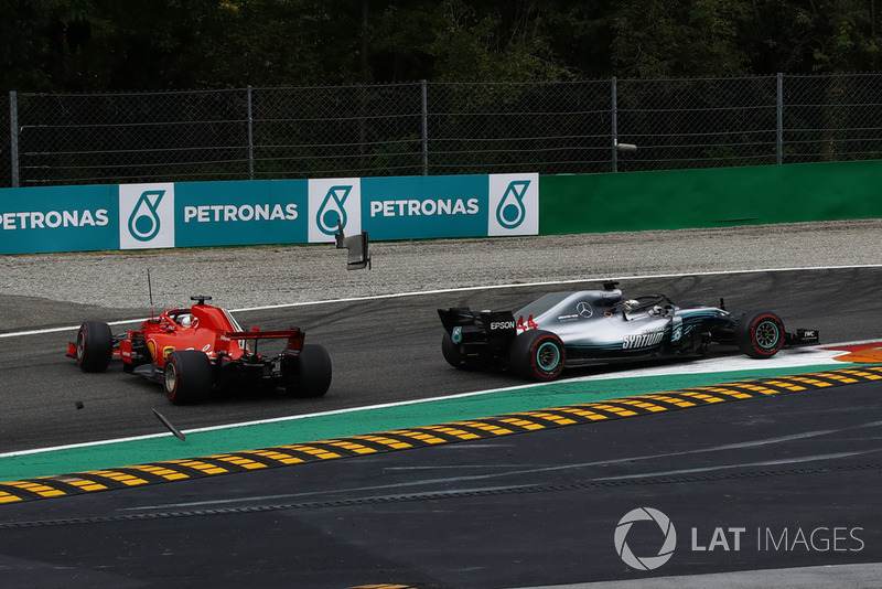 Sebastian Vettel, Ferrari SF71H en dirección contraria tras tocarse con Lewis Hamilton, Mercedes AMG F1 W09