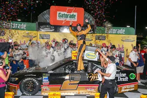 Race winner Brad Keselowski, Team Penske, Ford Fusion Miller Genuine Draft