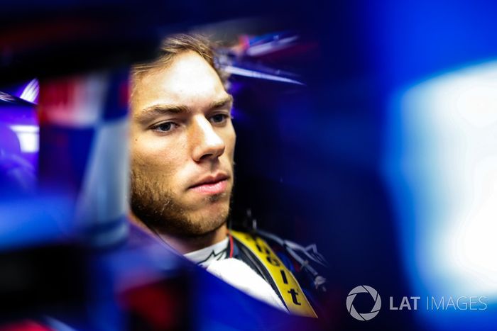 Pierre Gasly: “Com certeza sua abordagem está um pouco diferente, porque ele [Fernando Alonso] sabe que não estará na F1 no próximo ano. Parece que ele está ainda mais agressivo do que costumava ser.”