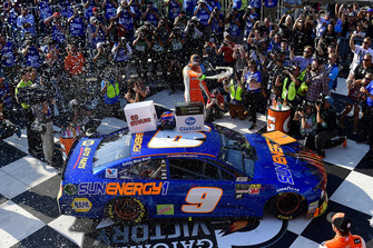 Chase Elliott, Hendrick Motorsports, Chevrolet Camaro SunEnergy1 celebrates in victory lane