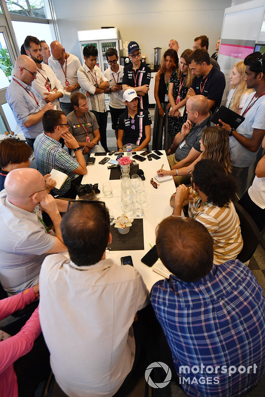 Esteban Ocon, Racing Point Force India F1 Team, parla con i media
