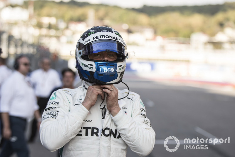 Ganador de la pole Valtteri Bottas, Mercedes AMG F1