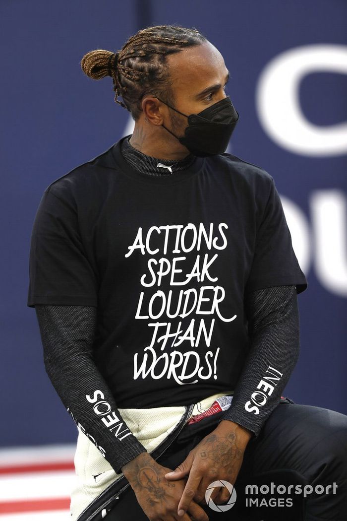 Lewis Hamilton, Mercedes, se arrodilla 