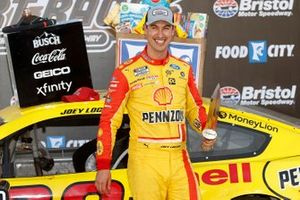 Race winner Joey Logano, Team Penske, Ford Mustang Shell Pennzoil