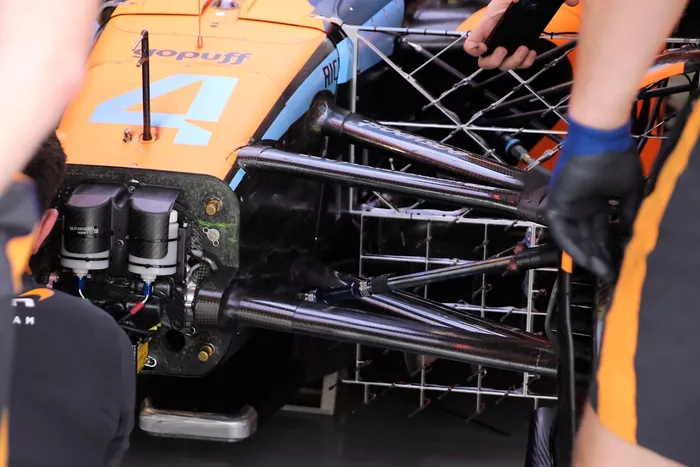 Suspensión delantera del McLaren MCL36