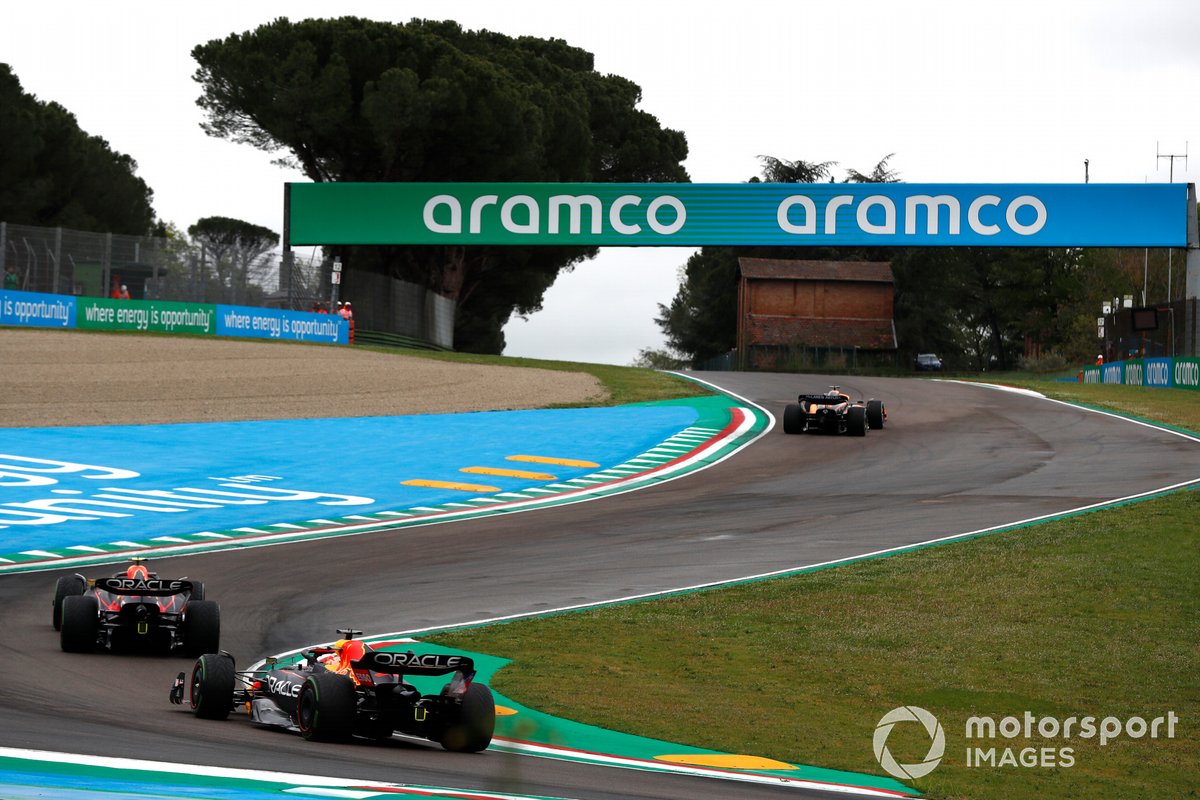 Russell, Perez'in 0.081 saniye önünde lider 2 Formula 1 Haberleri - F1 Puan Durumu Lando Norris, McLaren MCL36, Sergio Perez, Red Bull Racing RB18, Max Verstappen, Red Bull Racing RB18