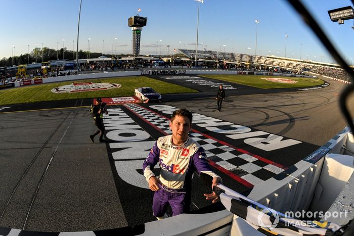 Ganador Denny Hamlin, Joe Gibbs Racing, FedEx Express Toyota Camry