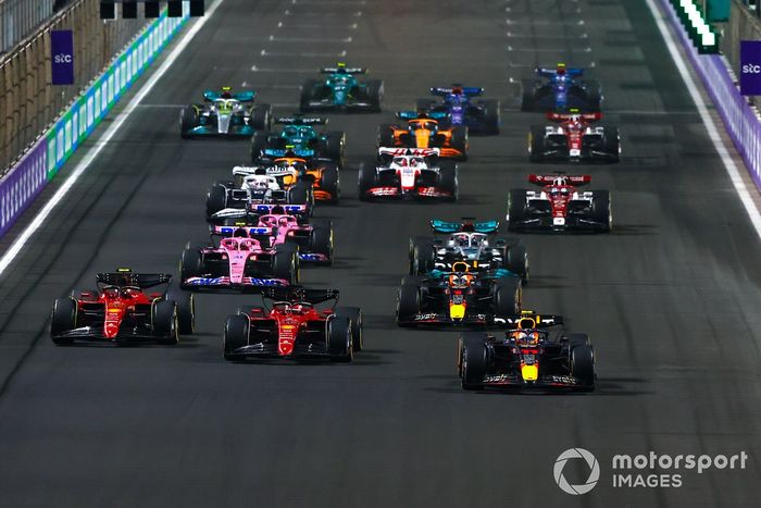 Arrancada Sergio Pérez, Red Bull Racing RB18, Charles Leclerc, Ferrari F1-75, Max Verstappen, Red Bull Racing RB18, Carlos Sainz Jr, Ferrari F1-75