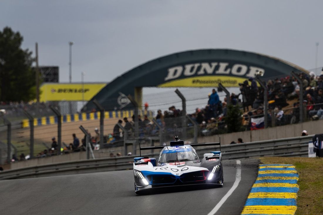  #15 BMW M Team WRT BMW M Hybrid V8: Dries Vanthoor, Raffaele Marciello, Marco Wittmann.
