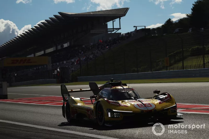 #83 AF Corse Ferrari 499P: Robert Kubica, Robert Shwartzman, Yifei Ye