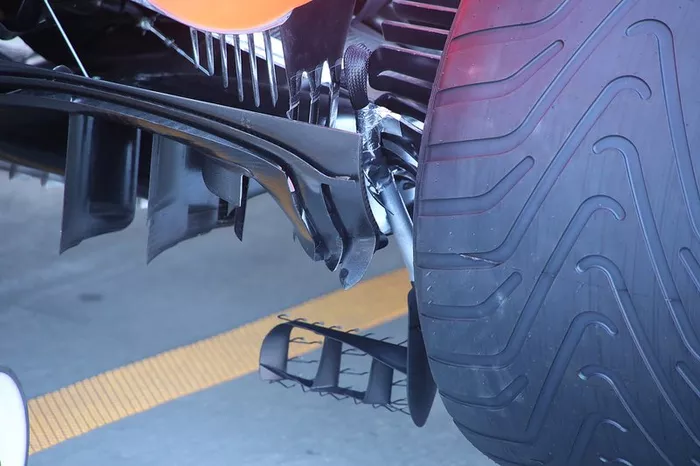 McLaren MCL34 detalle trasero