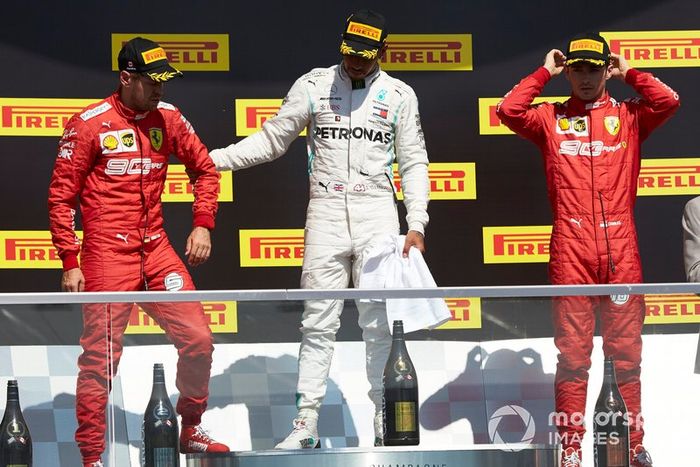 Podio: segundo lugar Sebastian Vettel, Ferrari, ganador de la carrera Lewis Hamilton, Mercedes AMG F1 y tercer lugar Charles Leclerc, Ferrari
