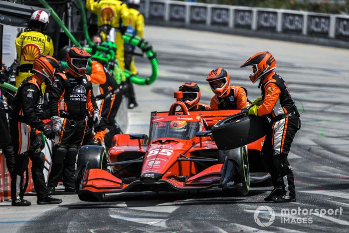 Benjamin Pedersen, A.J. Foyt Enterprises Chevrolet, pit stop