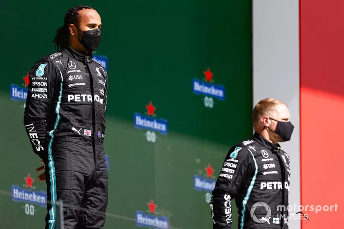 Podio: ganador de la carrera Lewis Hamilton, Mercedes y el tercer lugar Valtteri Bottas, Mercedes