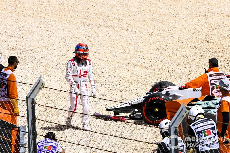 Kimi Raikkonen, Alfa Romeo Racing, si ritira dalla gara