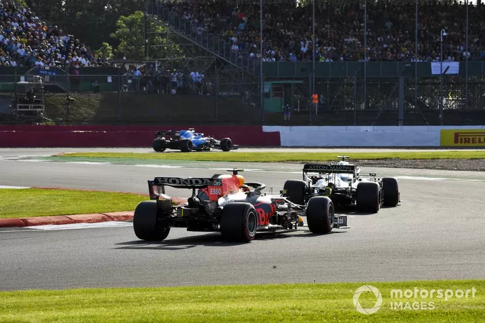 Lance Stroll, Aston Martin AMR21, Sergio Pérez, Red Bull Racing RB16B