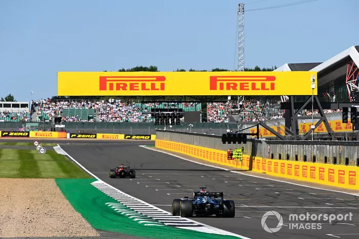 Max Verstappen, Red Bull Racing RB16B, Lewis Hamilton, Mercedes W12