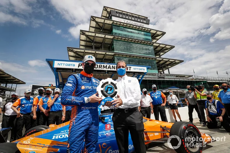 Ganador de la pole Scott Dixon, Chip Ganassi Racing Honda