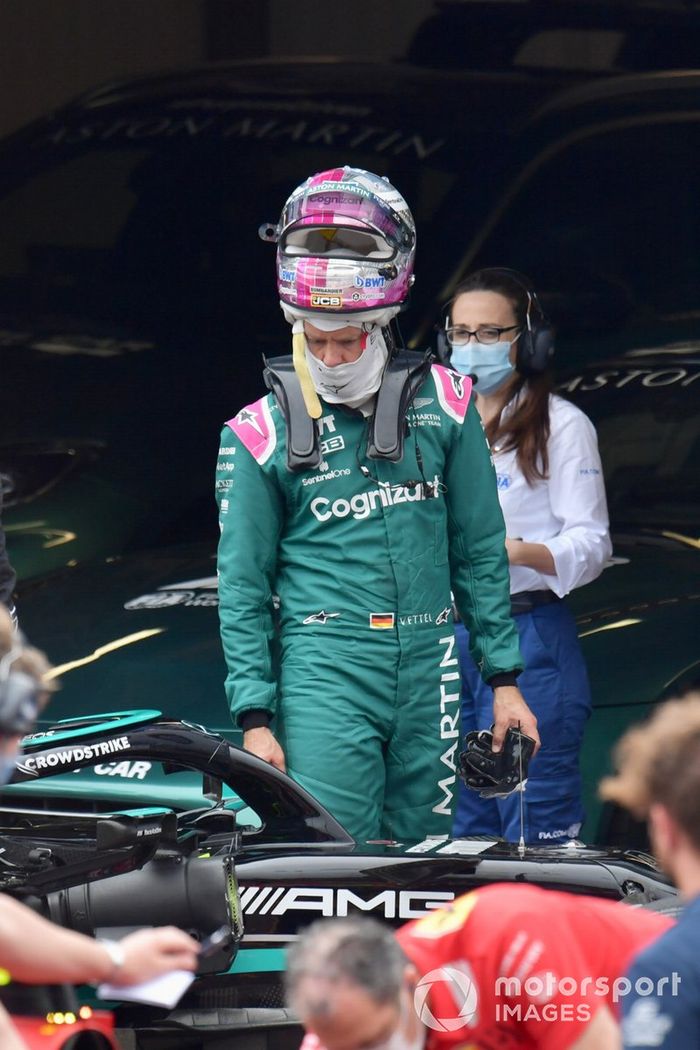 Sebastian Vettel, Aston Martin, en Parc Ferme 