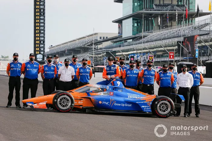 Ganador de la pole Scott Dixon, Chip Ganassi Racing Honda