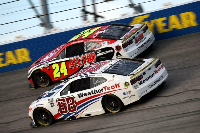 Shane van Gisbergen, Trackhouse Racing Chevrolet, William Byron, Hendrick Motorsports Chevrolet