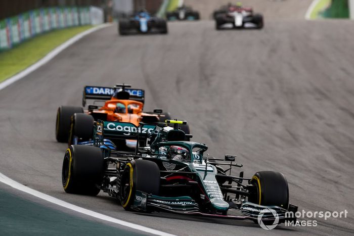 Sebastian Vettel, Aston Martin AMR21, Daniel Ricciardo, McLaren MCL35M