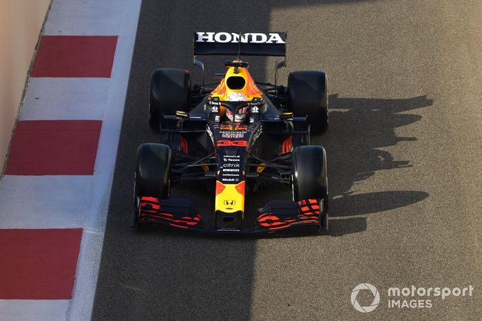 Max Verstappen, Red Bull Racing RB16B 