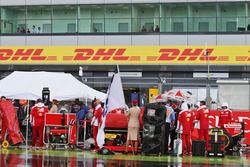 Kimi Raikkonen, Ferrari SF16-H on the grid