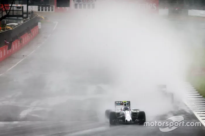 Quem também não encontrou o caminho dos pontos em Silverstone foi Valtteri Bottas, 14º neste domingo. O finlandês segue à frente do brasileiro - em sétimo, com 54 pontos. 