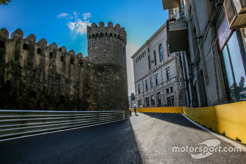 Baku City Circuit, Kurve 10 mit der Burg