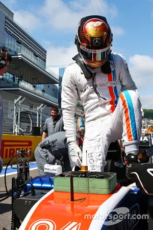 Pascal Wehrlein, Manor Racing MRT05 sur la grille