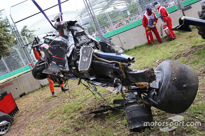 De McLaren MP4-31 van Fernando Alonso, McLaren na crash