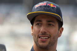 Даниэль Риккардо, Red Bull Racing раздает интервью