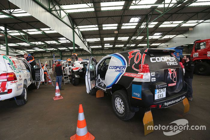 Los equipos se preparan en Le Havre para el largo viaje a Lima, Perú