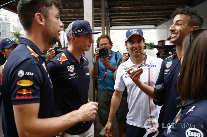 Max Verstappen, Red Bull Racing, Sergio Perez, Force India, et Daniel Ricciardo, Red Bull Racing