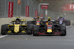 Carlos Sainz Jr., Renault Sport F1 Team R.S. 18 ve Max Verstappen, Red Bull Racing RB14