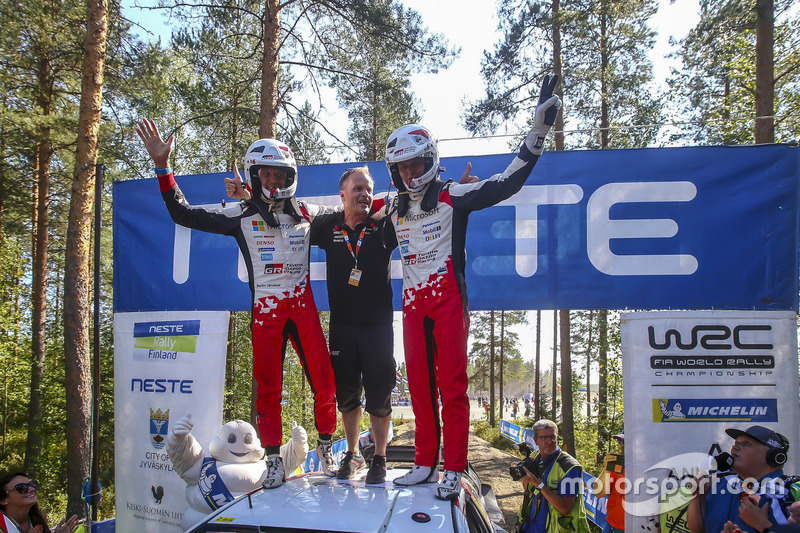 I vincitori Ott Tanak, Martin Järveoja, Toyota Yaris WRC, Toyota Gazoo Racing, Tommi Makinen