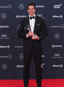 Toto Wolff, Direktör, Mercedes AMG F1, Laureus yılın takımı ödülü ile