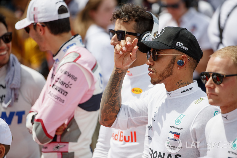 Daniel Ricciardo, Red Bull Racing, Lewis Hamilton, Mercedes AMG F1, and Valtteri Bottas, Mercedes AM