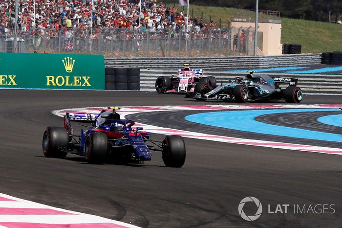 Pierre Gasly, Scuderia Toro Rosso STR13, con el alerón roto en la primera vuelta