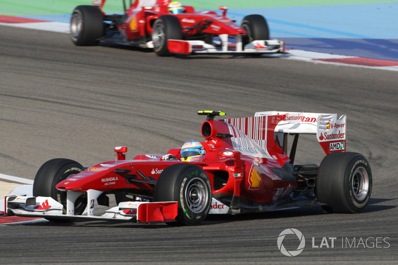 Fernando Alonso, Ferrari F10 devant Felipe Massa, Ferrari F10