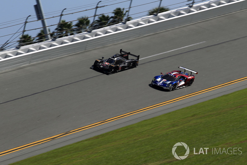 #67 Ford Performance Chip Ganassi Racing Ford GT: Ryan Briscoe, Richard Westbrook, #6 Team Penske Ac