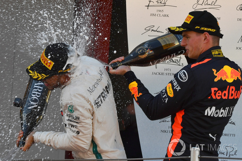 Lewis Hamilton, Mercedes-AMG F1 and Max Verstappen, Red Bull Racing celebrate on the podium with the champagne