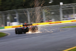 Макс Ферстаппен, Red Bull Racing RB14 Tag Heuer, іскрить